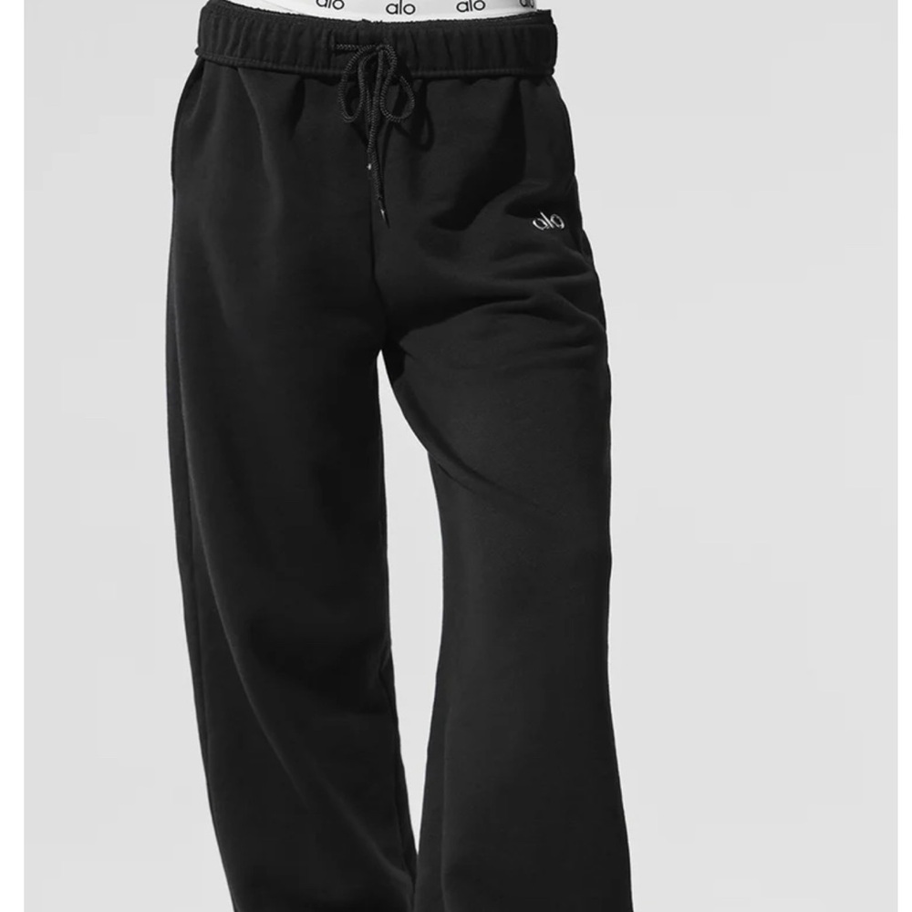 Accolade Straight Leg Sweatpant Alo Yoga